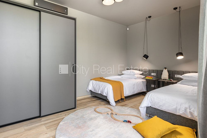 Новостройка, фасадный дом, зеленая территория, благоустроенный озеленённый двор, Юрмала - изображение 11