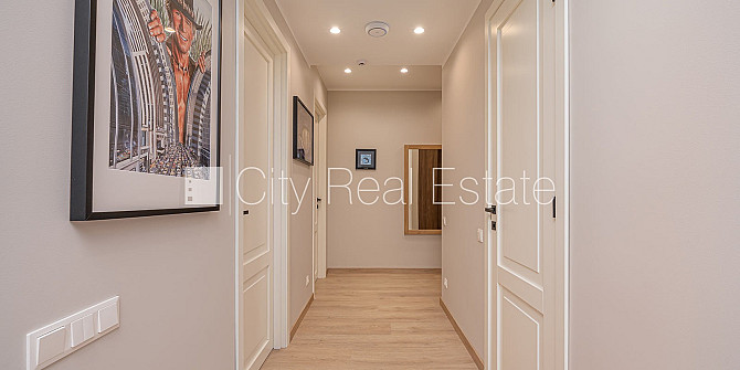 Новостройка, фасадный дом, благоустроенная озеленённая территория, подземная Юрмала - изображение 10