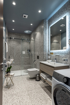 Новостройка, фасадный дом, зеленая территория, благоустроенный озеленённый двор, Юрмала - изображение 6