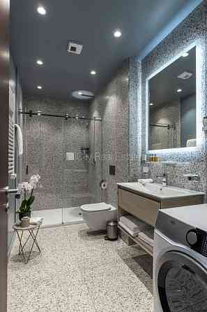 Эта квартира сдается в аренду посуточно (краткосрочная аренда), стоимость аренды Юрмала