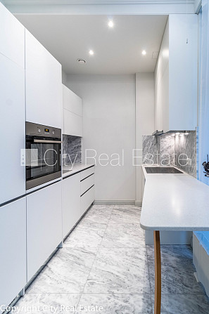 Jaunceltne, slēgts pagalms, ieeja no pagalma, ir lifts, balkons 1,80 m2, logi vērsti uz pagalma Rīga - foto 2