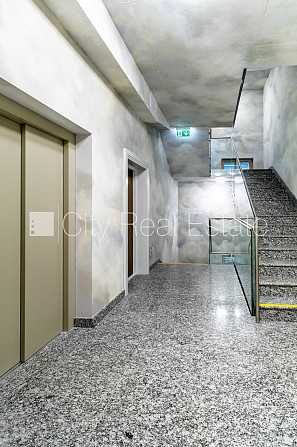 Jaunceltne, slēgts pagalms, ieeja no pagalma, ir lifts, balkons 1,80 m2, logi vērsti uz pagalma Rīga - foto 11