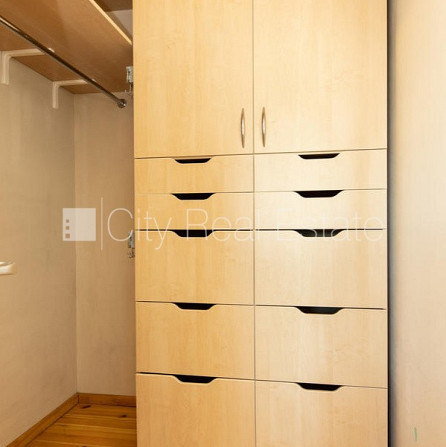 Restaurēta māja, iežogota teritorija, terase, plašs skats no loga, divstāvīgs, istabas Rīga - foto 6