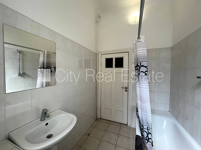 Лифт, окна выходят в обе стороны дома, центральное отопление, раздельный санузел, Рига - изображение 18