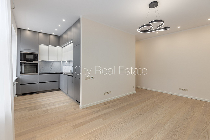 Здание во дворе, реновированный дом, благоустроенный озеленённый двор, закрытый Рига - изображение 6