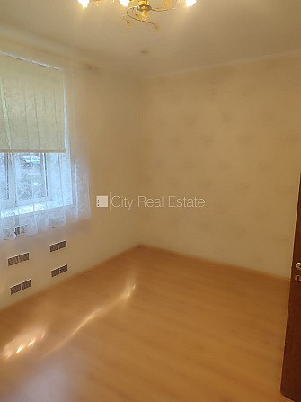 Dzīvokļu skaits ēkā  4 gab., zaļā teritorija, bezmaksas stāvvieta pagalmā, ieeja no Rīga - foto 6