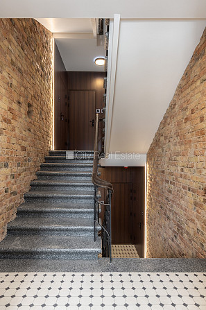 Фасадный дом, реновированный дом, благоустроенный озеленённый двор, закрытая Рига - изображение 12