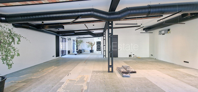 Новостройка, здание во дворе, благоустроенный озеленённый двор, вход с улицы, Рига - изображение 9