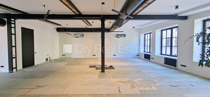 Новостройка, здание во дворе, благоустроенный озеленённый двор, вход с улицы, Рига - изображение 11