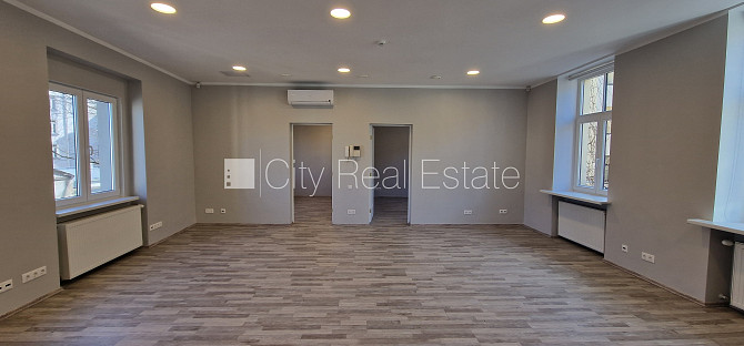 Дом во дворе, реновированный дом, благоустроенная озеленённая территория, Рига - изображение 6