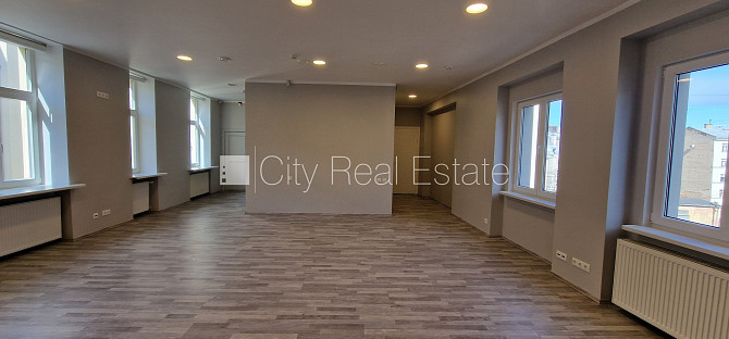 Дом во дворе, реновированный дом, благоустроенная озеленённая территория, Рига - изображение 1