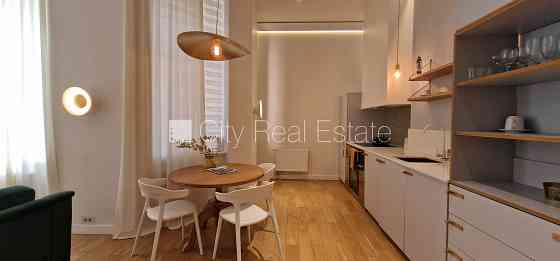 Фасадный дом, реновированный дом, благоустроенная озеленённая территория, Рига