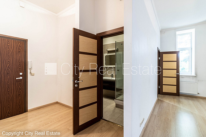 Земля в собственности, фасадный дом, поменянное покрытие крыши, кирпичные стены, Рига - изображение 4