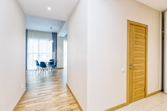 Новостройка, фасадный дом, зеленая территория, территория обнесена забором, Юрмала - изображение 6