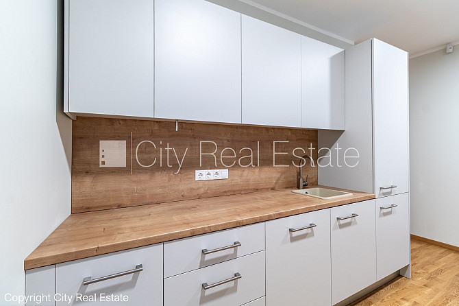 Здание во дворе, реновированный дом, благоустроенный озеленённый двор, закрытый Рига - изображение 15