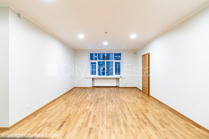 Здание во дворе, реновированный дом, благоустроенный озеленённый двор, закрытый Рига - изображение 2