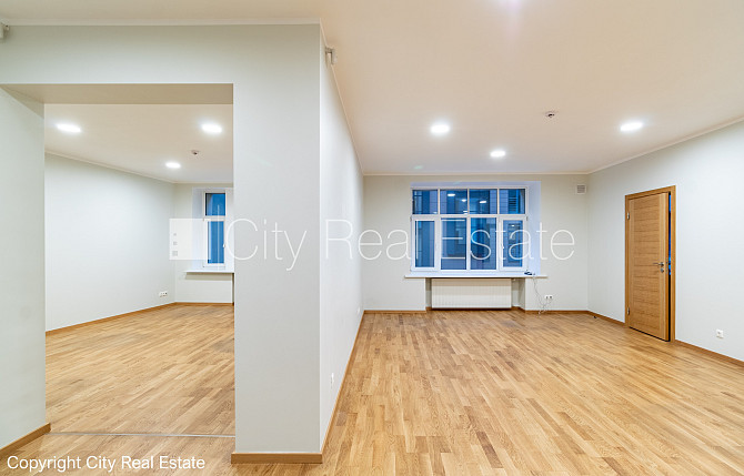 Здание во дворе, реновированный дом, благоустроенный озеленённый двор, закрытый Рига - изображение 8