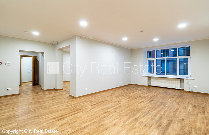 Здание во дворе, реновированный дом, благоустроенный озеленённый двор, закрытый Рига - изображение 1