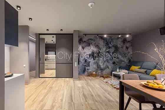 Новостройка, фасадный дом, зеленая территория, подземная стоянка, вход с улицы, Юрмала