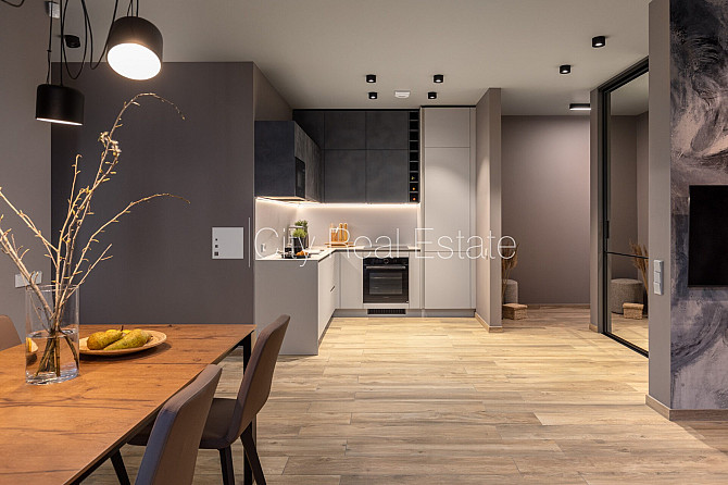 Новостройка, фасадный дом, зеленая территория, подземная стоянка, вход с улицы, Юрмала - изображение 5