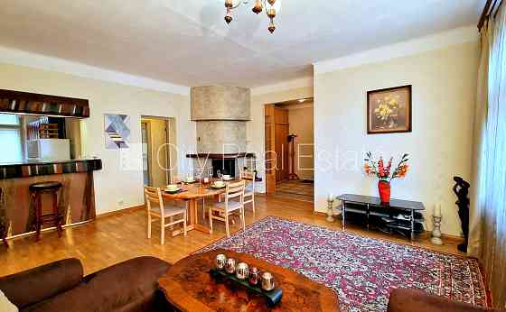 Фасадный дом, благоустроенная озеленённая территория, бесплатная стоянка во Рига