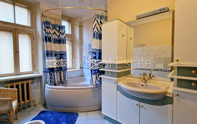 Фасадный дом, благоустроенная озеленённая территория, бесплатная стоянка во Рига - изображение 11