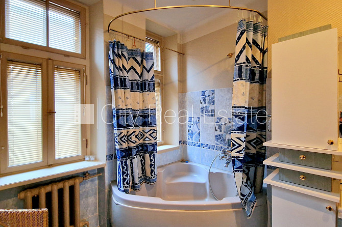 Фасадный дом, благоустроенная озеленённая территория, бесплатная стоянка во Рига - изображение 12