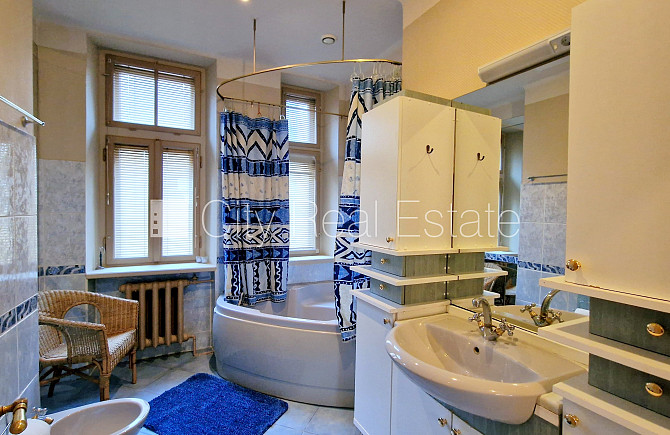 Фасадный дом, благоустроенная озеленённая территория, бесплатная стоянка во Рига - изображение 10