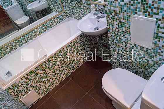 Проект - Aleksandra Čaka 33 (Александра Чака 33), фасадный дом, вход с улицы, лифт, Рига