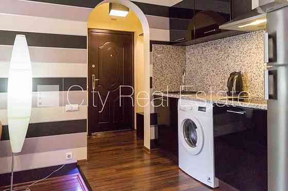 Проект - Aleksandra Čaka 33 (Александра Чака 33), фасадный дом, вход с улицы, лифт, Рига