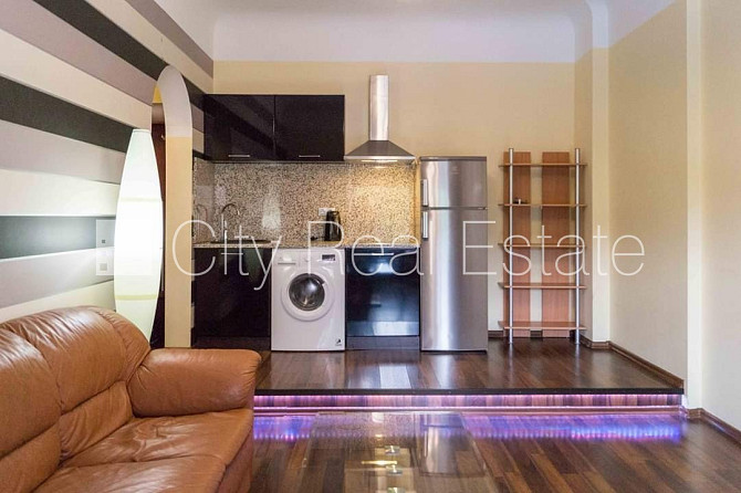 Проект - Aleksandra Čaka 33 (Александра Чака 33), фасадный дом, вход с улицы, лифт, Рига - изображение 1