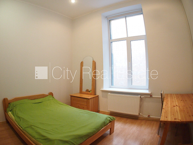 Здание во дворе, закрытый двор, платная стоянка, вход со двора, окна выходят в обе Рига - изображение 7