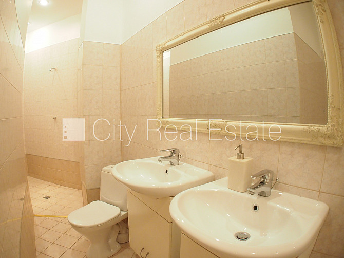 Здание во дворе, закрытый двор, платная стоянка, вход со двора, окна выходят в обе Рига - изображение 14