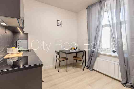 Фасадный дом, реновированный дом, закрытый двор, вход с улицы и со двора, Рига