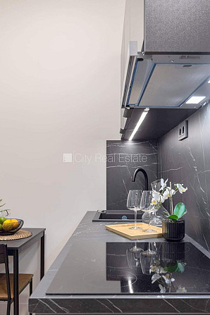 Фасадный дом, реновированный дом, закрытый двор, вход с улицы и со двора, Рига - изображение 9