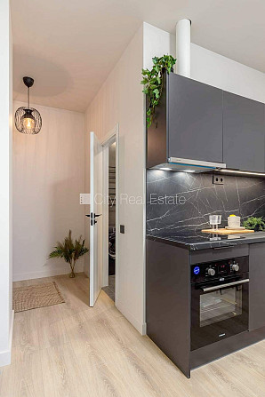 Фасадный дом, реновированный дом, закрытый двор, вход с улицы и со двора, Рига - изображение 8