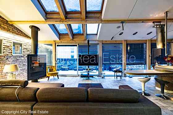 Фасадный дом, реновированный дом, вход с улицы, лифт, терасса, окна выходят в обе Рига