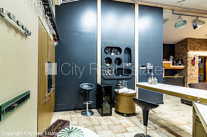 Фасадный дом, реновированный дом, вход с улицы, лифт, терасса, окна выходят в обе Рига - изображение 11