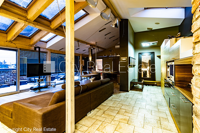 Фасадный дом, реновированный дом, вход с улицы, лифт, терасса, окна выходят в обе Рига - изображение 1