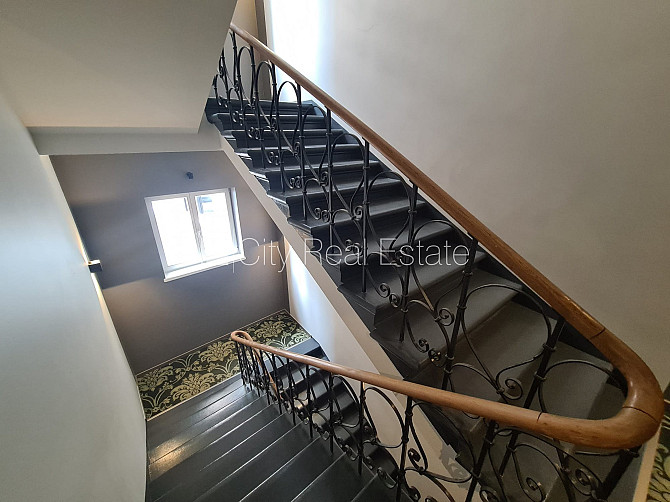 Фасадный дом, реновированный дом, закрытый двор, вход с улицы и со двора, лифт, Рига - изображение 17