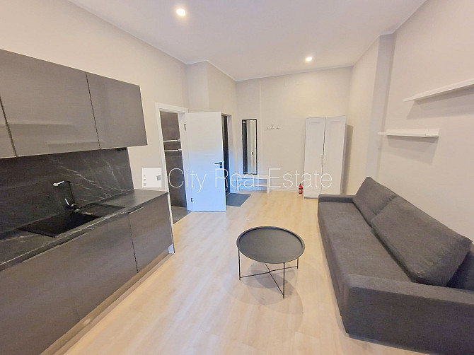 Фасадный дом, реновированный дом, закрытый двор, вход с улицы и со двора, лифт, Рига - изображение 4