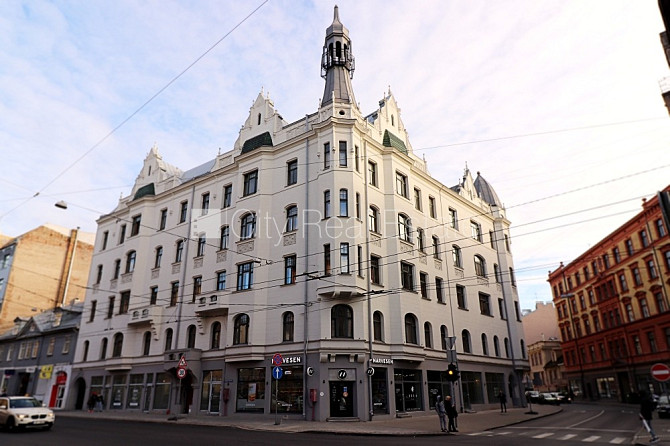 Fasādes māja, ieeja no ielas, ir lifts, balkons, studio tipa, virtuve apvienota ar viesistabu, Rīga - foto 15