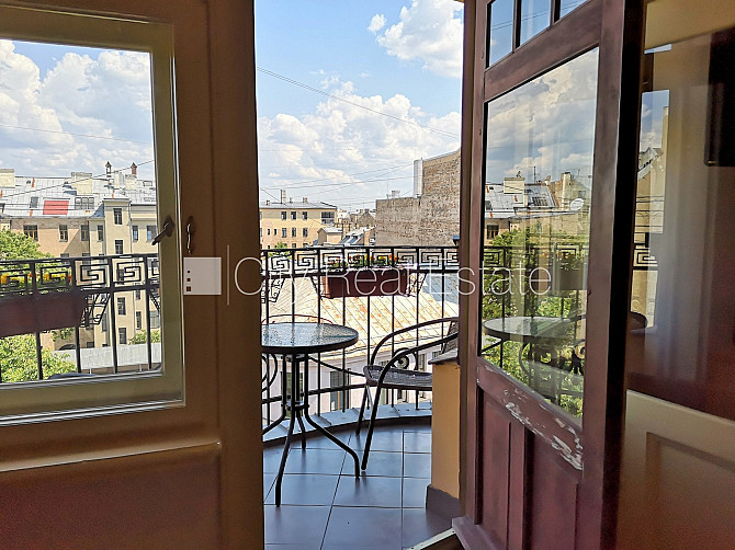 Fasādes māja, ieeja no ielas, ir lifts, balkons, studio tipa, virtuve apvienota ar viesistabu, Rīga - foto 18