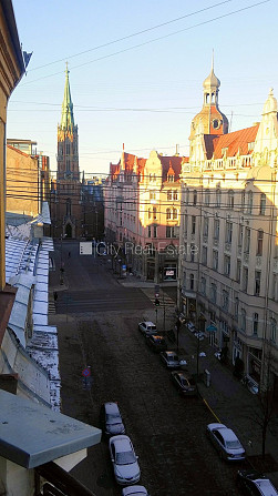 Fasādes māja, ieeja no ielas, ir lifts, balkons, studio tipa, virtuve apvienota ar viesistabu, Rīga - foto 17