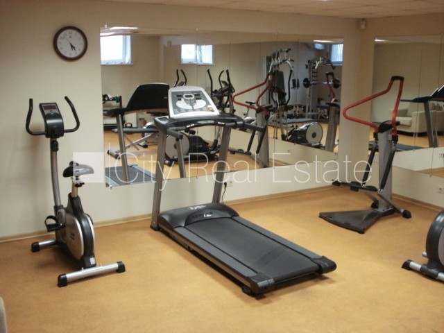 Проект - Kalpaka Residence, реновированный дом, территория обнесена забором, вход с улицы, Рига - изображение 13