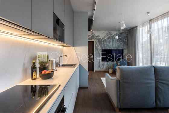 Новостройка, фасадный дом, благоустроенный озеленённый двор, подземная стоянка, Юрмала