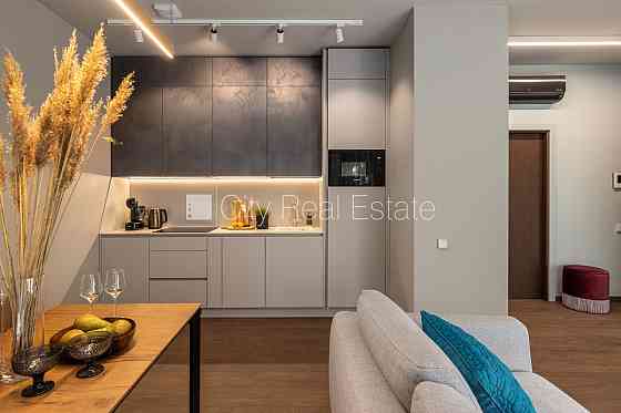 Новостройка, фасадный дом, благоустроенный озеленённый двор, подземная стоянка, Юрмала