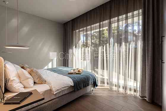 Новостройка, фасадный дом, благоустроенный озеленённый двор, подземная стоянка, Юрмала