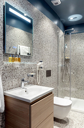 Новостройка, фасадный дом, благоустроенная озеленённая территория, подземная Юрмала - изображение 18