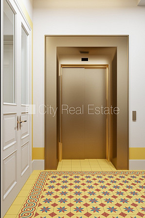 Фасадный дом, реновированный дом, установлены солнечные панели , закрытый двор, Рига - изображение 15